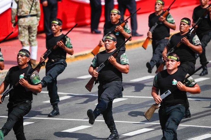 Perú.- Otorgan medalla al Defensor de la Democracia a 1084 miembros de los Comités de Autodefensa