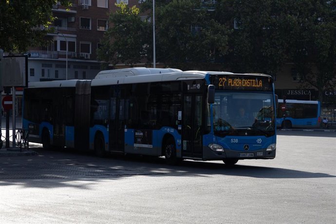 Archivo - Un autobús de la línea 27 de la EMT, a 19 de agosto de 2026, en Madrid (España). 