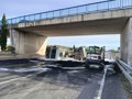 Cortada la autovía A-68 en Tudela por el vuelco de un camión