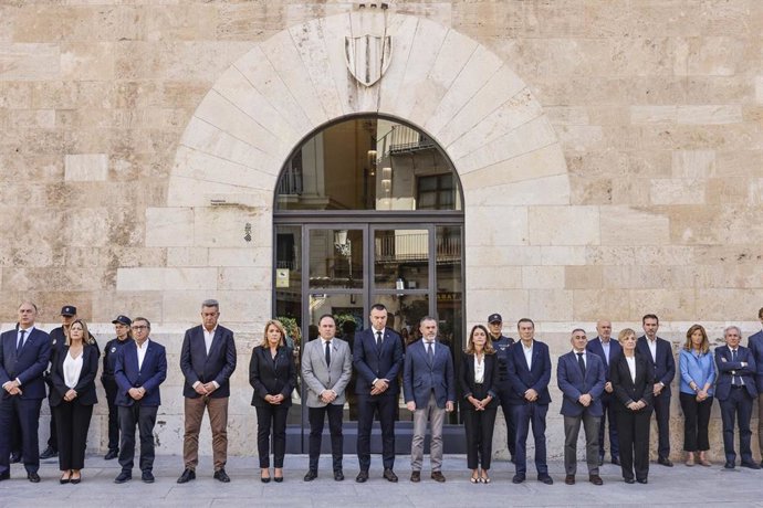 La Generalitat y la Diputació de Valencia guardan un minuto de silencio por las víctimas del accidente ferroviario de Urda, las víctimas de la dana Adam, y el segundo aniversario de la dana del 19 de octubre de 2024