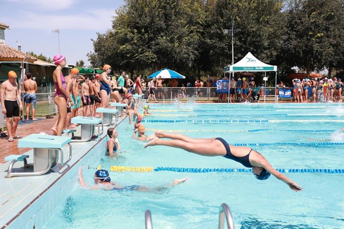 Archivo - Arquivo - Nadadores participantes da Final Conjunta do Circuito Provincial de Natação de Verão de 2026. Em 4 de setembro de 2026, em Mairena del Alcor, Sevilha (Andaluzia, Espanha). O deputado provincial de Cultura e Cidadania da Câmara Provinci