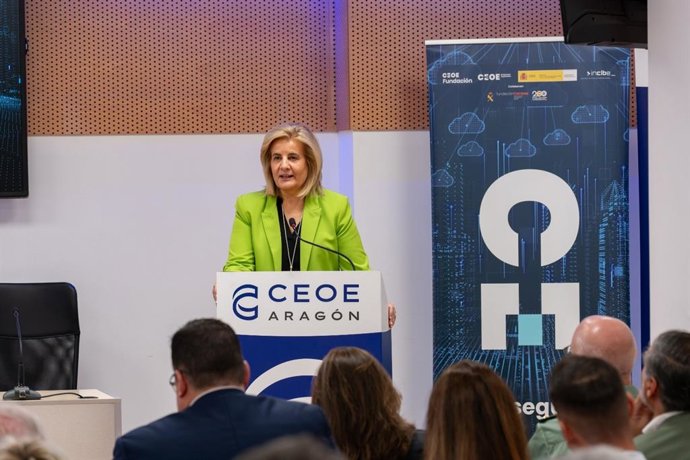 La presidenta de la Fundación CEOE, Fátima Báñez, en una jornada de ciberseguridad en CEOE Aragón