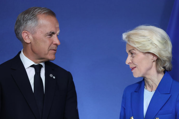 Archivo - June 15, 2026, Evian, Haute-Savoie, France: Mark Carney, Prime Minister of Canada, and Ursula von der Leyen, President of the European Commission, at the G7 Summit in France. Evian, France. June 15, 2026