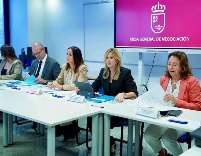 La Región destinará casi 50 millones a mejorar la asistencia sanitaria y las condiciones laborales del SMS