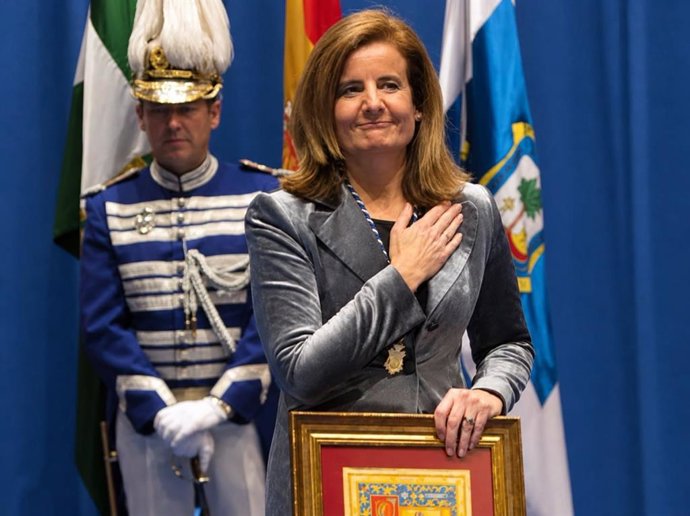 La exministra de Empleo Fátima Báñez cuando recibió la Medalla de Oro de la ciudad de Huelva.