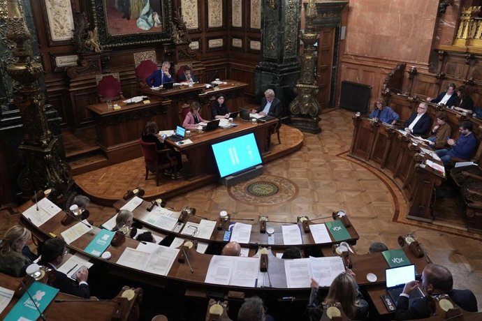 Archivo - Sesión plenaria en el Ayuntamiento de Barcelona, a 31 de octubre de 2025, en Barcelona, Catalunya (España). Durante el pleno Vox ha propuesto la constitución de una Comisión de investigación municipal para analizar las responsabilidades civiles 