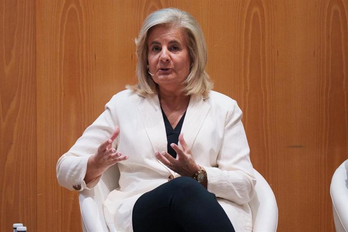 Archivo - La presidente de la Fundación CEOE, Fátima Báñez, interviene en el acto de presentación de la Fundación Andalucía 27. A 15 de septiembre de 2026 en Huelva, Andalucía (España). El vicepresidente primero de la Junta y consejero de Presidencia, San