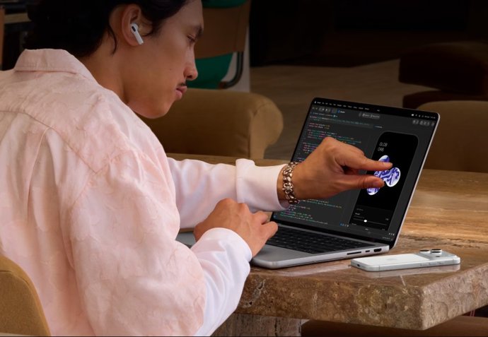 Nuevo MacBook Pro con pantalla táctil.