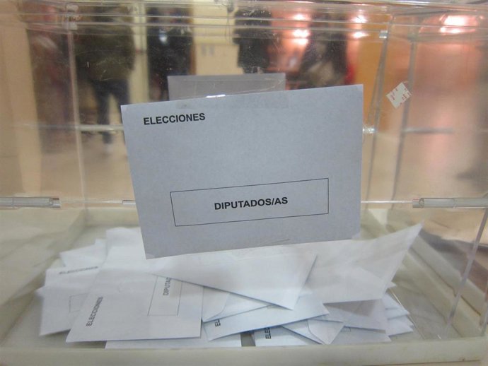 Archivo - Urna, elecciones generales.