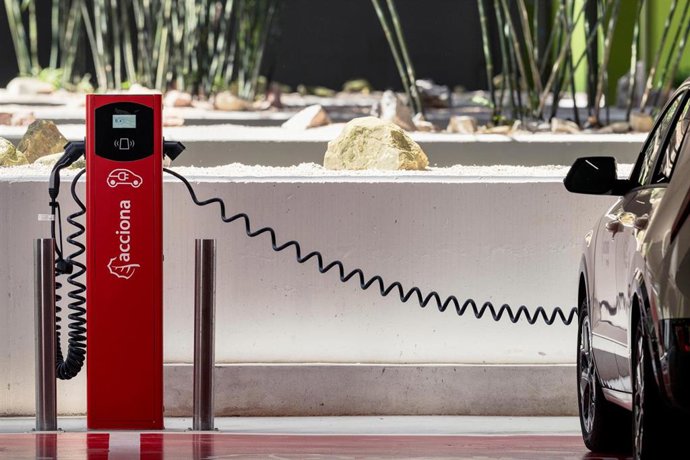 Archivo - Cargador de Acciona