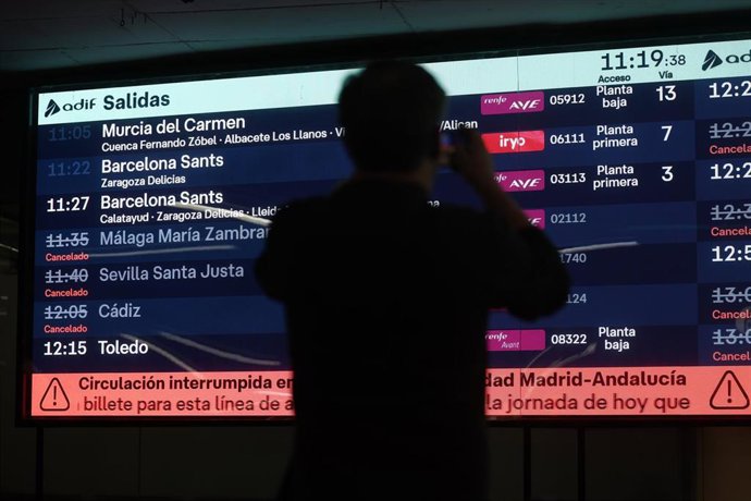 Pantallas con la información de los trenes, en la estación Madrid Puerta de Atocha Almudena Grandes, a 28 de octubre de 2026, Madrid (España). 
