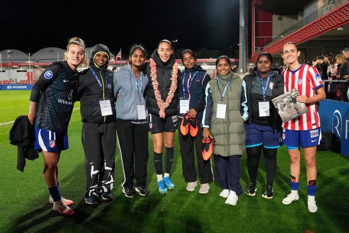 Madrid recibe a jóvenes de India en una experiencia impulsada por la Fundación Vicente Ferrer, Liga F y LaLiga.