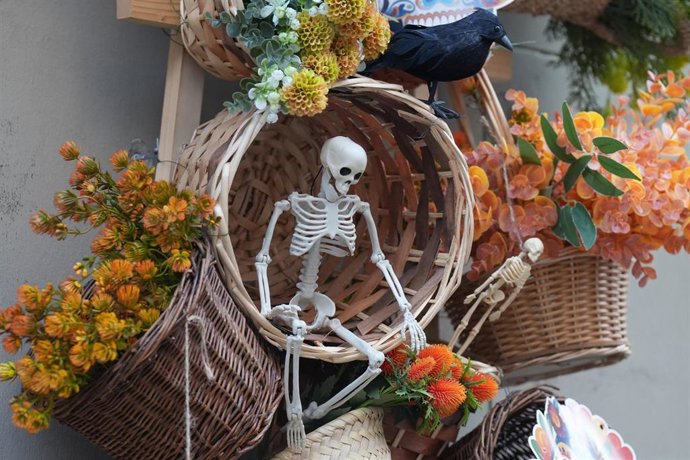 Archivo - Imagen de archivo de varios artículos de Halloween
