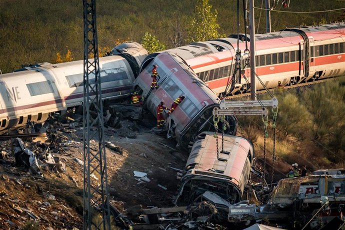 Imagen de efectivos trabajando en la zona del accidente ferroviario de Urda (Toledo)