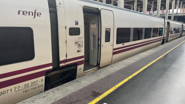 Archivo - Tren de Renfe.