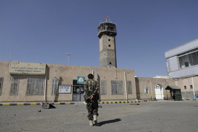 Archivo - Arquivo - 27 de dezembro de 2024, Iêmen, Sana'a: Vista geral do prédio da alfândega no aeroporto internacional de Sana'a após caças israelenses terem atacado alvos no Iêmen em 27 de dezembro. O Ministério da Saúde, controlado pelos houthis, info