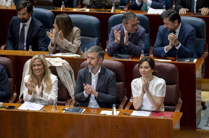 Archivo - La consejera de Economía, Hacienda y Empleo, Rocío Albert, el consejero de Presidencia, Miguel Ángel García Martín, y la presidenta de la Comunidad, Isabel Díaz Ayuso, durante el Pleno de la Asamblea de Madrid, a 9 de abril de 2026, en Madrid (E