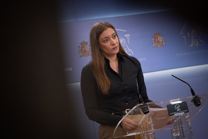 A porta-voz do PP no Congresso, Ester Muñoz, durante uma coletiva de imprensa no Congresso dos Deputados, em 6 de outubro de 2026, em Madri (Espanha)