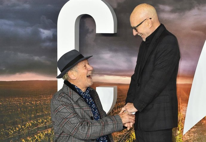 Emotivo tributo de Ian McKellen a su 'enemigo íntimo' Patrick Stewart: "Un hombre al que admirar y, en mi caso, amar"