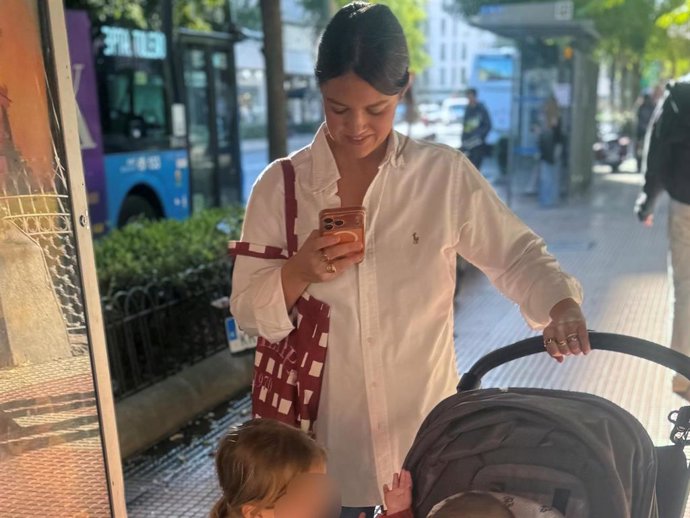 Isabelle Junot con sus hijas