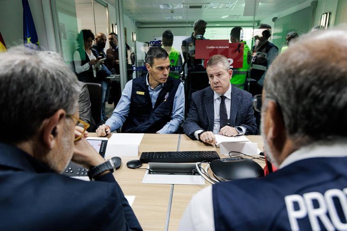 El president del Govern central, Pedro Sánchez, i el president de Castella-la Manxa, Emiliano García-Page 