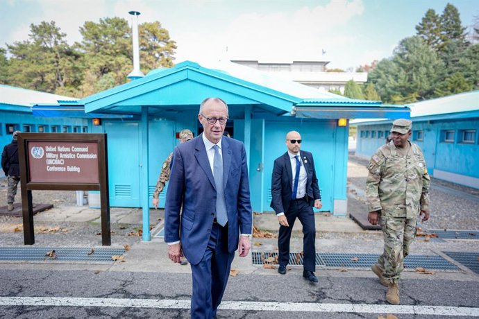30 October 2026, South Korea, Panmunjeom: German Chancellor Friedrich Merz (CDU) arrives from Barracks T2 in the Demilitarized Zone on the border with North Korea, the Panmunjom Joint Security Area. South Korea is the final stop on the chancellor's five-d