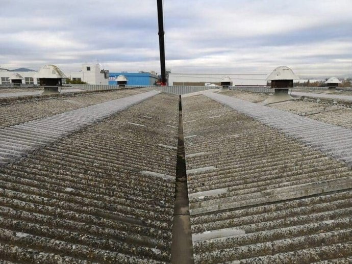 Archivo - Diputación de Palencia destina 800.000 euros para retirar cubiertas de amianto en pueblos de menos de 20.000 habitantes