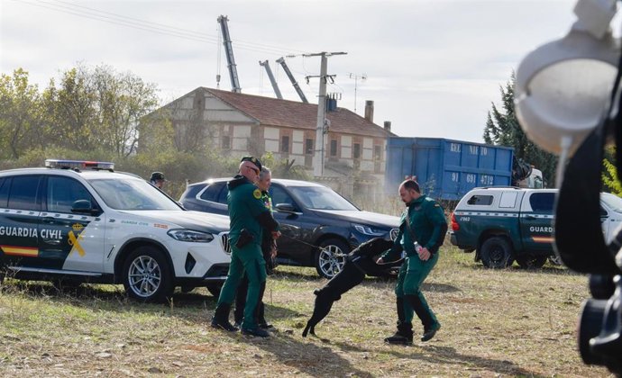 Guardia Civil peina "palmo a palmo" los vagones en busca de últimas víctimas antes de cerrar el operativo