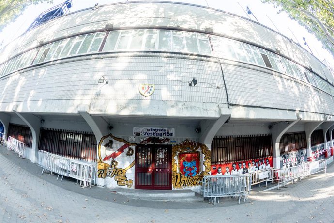 Archivo - Fachada del Estadio de Vallecas, a 29 de julio de 2026, en Madrid (España). La Comunidad de Madrid ha presentado este miércoles una denuncia ante el Cuerpo Nacional de Policía contra el Club Rayo Vallecano por impedir el acceso al Estadio de Val