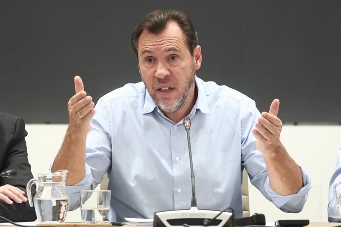 El ministro de Transportes y Movilidad Sostenible, Óscar Puente, durante una rueda de prensa, en la sede del Ministerio, a 30 de octubre de 2026, en Madrid (España). 