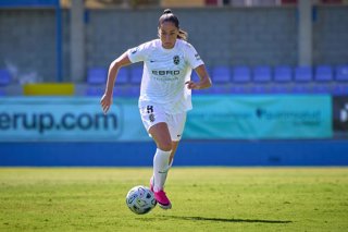 Archivo - September 26, 2026, Palamos, Girona, Spain: Vicky Losada (6) of FC Badalona Women seen in action during the Liga F Moeve matchday 5 season 2026-27, between FC Badalona Women and Granada CF at Municipal de Palamos-Costa Brava Stadium. Final score