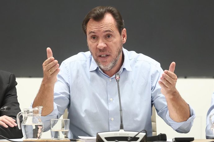 El ministro de Transportes y Movilidad Sostenible, Óscar Puente, durante una rueda de prensa, en la sede del Ministerio, a 30 de octubre de 2026, en Madrid (España). Puente ha dado nuevos detalles sobre el accidente ferroviario en Urda (Toledo), que tuvo 