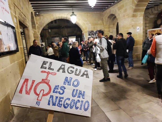 La Plataforma en Defensa del Agua Pública de Haro lamenta el "veto" a u acceso al Pleno del Ayuntamiento