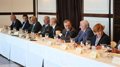 Esteban (PNV) traslada a empresarios la necesidad de un Grupo Vasco "fuerte" que defienda industria y empleo