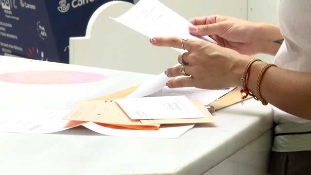 El Supremo da tres días a las partes para valorar si suspende el voto a hijos de