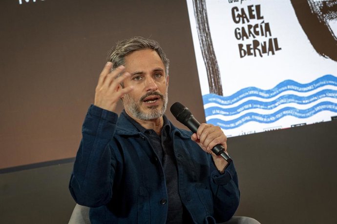 El cineasta mexicano Gael García Bernal en la presentación de 'Hombre al agua' en la 71 Seminci.