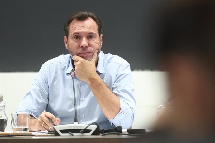 El ministro de Transportes y Movilidad Sostenible, Óscar Puente, durante una rueda de prensa, en la sede del Ministerio, a 30 de octubre de 2026