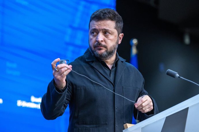 16 de outubro de 2026, Bruxelas, Bélgica: O presidente da Ucrânia, Volodymyr Zelensky, fotografado durante uma cúpula do Conselho Europeu (15-16/10) na sexta-feira, 16 de outubro de 2026, em Bruxelas. Os líderes europeus discutem a competitividade europei