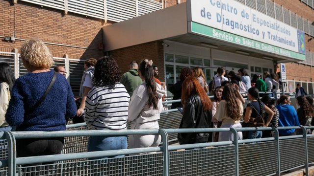 Colas para donar sangre en el Centro de Especialidades, Diagnóstico y Tratamiento (CEDT) de Toledo.
