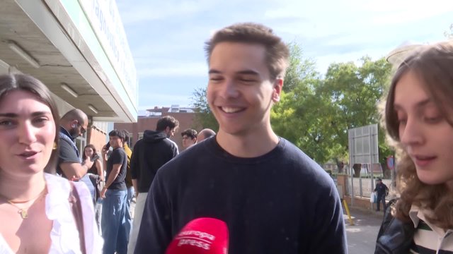 Jóvenes que no han donado sangre nunca vencen sus "miedos" y vuelcan su solidari