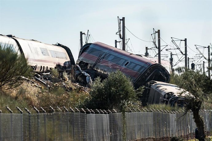 Vagones descarrilados en la zona del accidente ferroviario en Urda, a 29 de octubre de 2026, en Urda, Toledo, Castilla-La Mancha (España). 