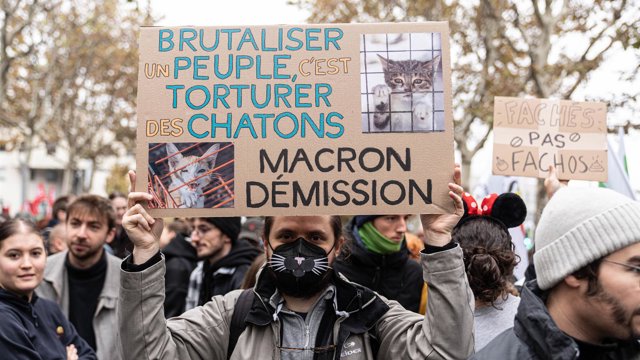 Manifestación en el Tercer Acto de las protestas sociales en Clermont-Ferrand, Francia