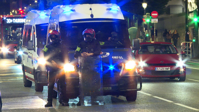 Escaparates tapiados, cierres y policía en Bilbao, aunque sin incidencias